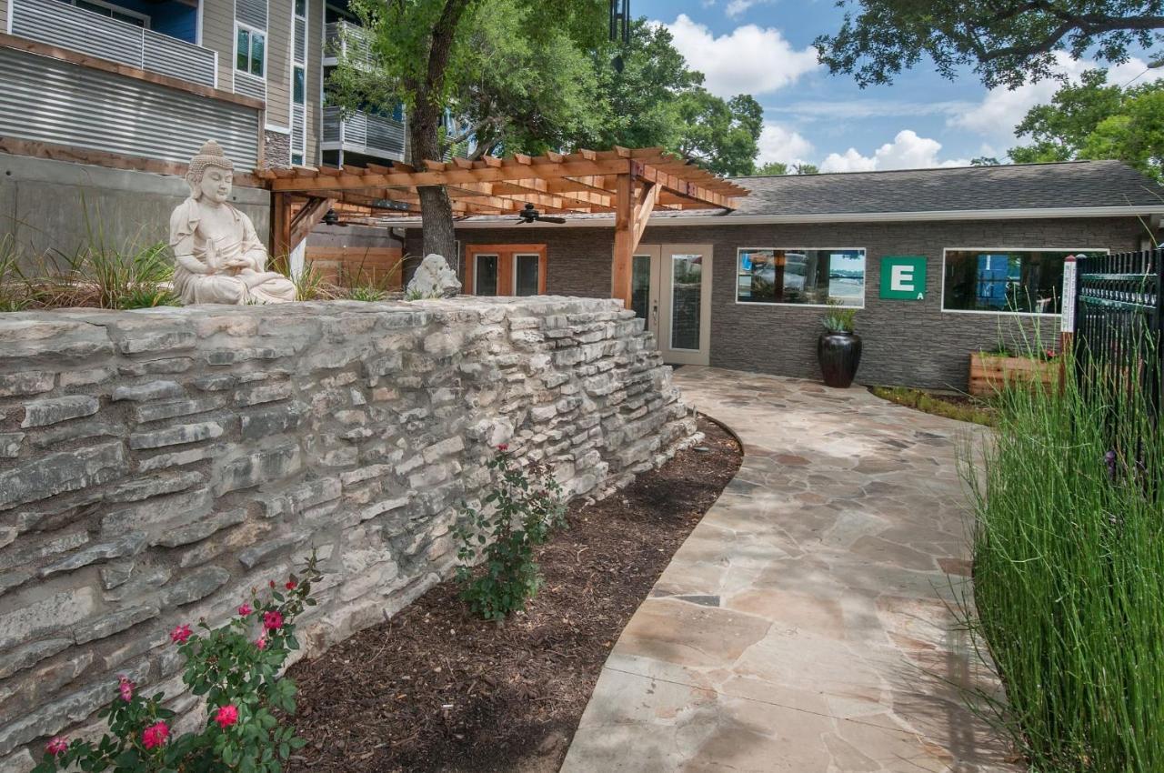 Efficiency 2Br King Bed Suites Next To Downtown Austin Exterior photo